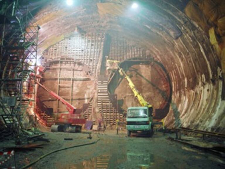 Comienzan operaciones del primer túnel submarino que une Europa y Asia