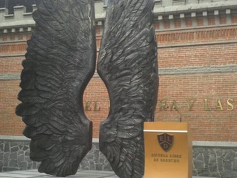 El artista plástico Jorge Marín, se une a los festejos de la Escuela Libre de Derecho