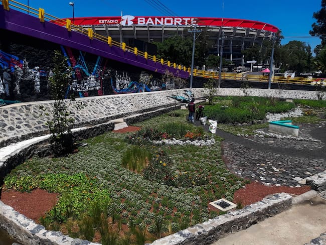 De morado a amarillo: CDMX cambia el color de sus puentes y reaviva debate por el gasto público