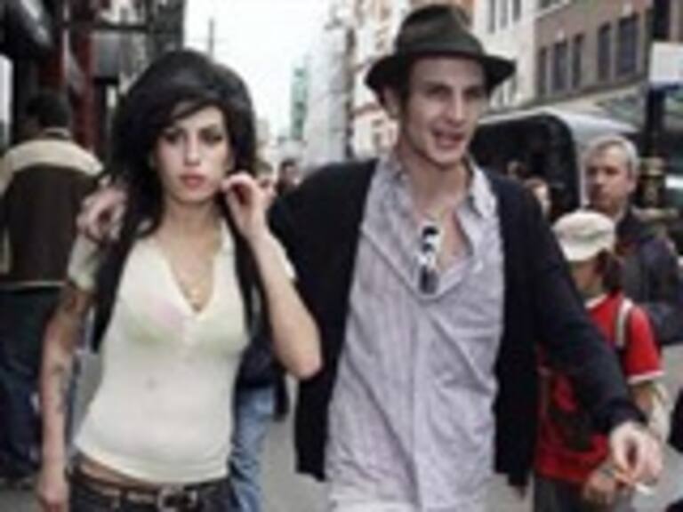 Pide divorcio marido de Amy Winehouse