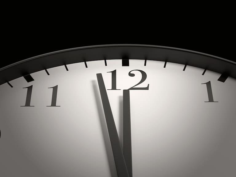 El Bulletin of the Atomic Scientists anunciará si la humanidad se acerca más a la medianoche en este simbólico reloj que alerta sobre los peligros globales.