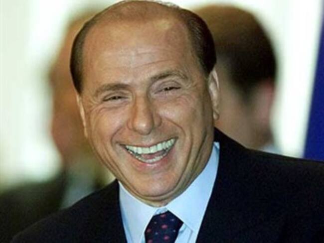 Supera gobierno de Berlusconi voto de confianza parlamentario