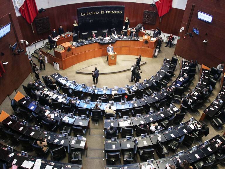 ¡Carroñeros¡, ¡corruptos!, ¡buitres!, ¡delincuentes!, así se tratan en el Senado