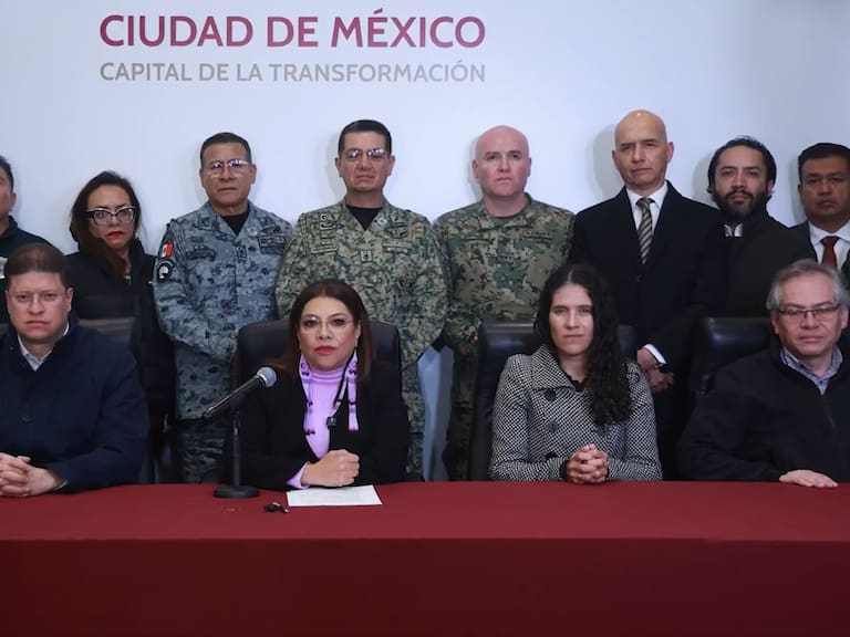 Rodeada de su equipo de gobierno y seguridad, la jefa de gobierno de la CDMX, Clara Brugada afirmó que en la capital todo está en calma.