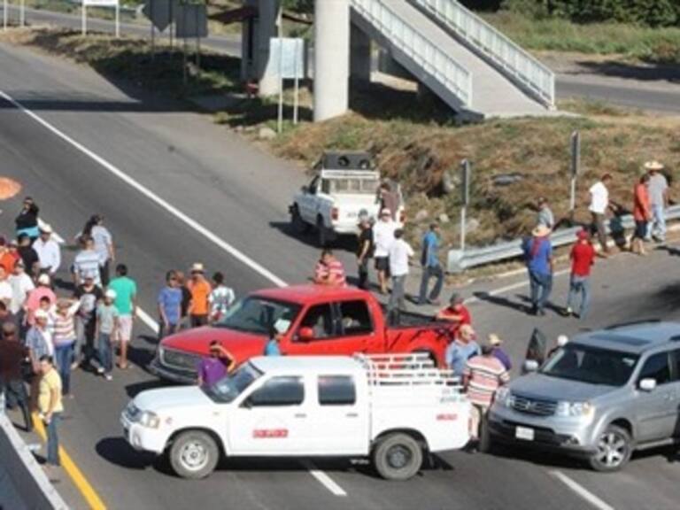 Reactivan bloqueos carreteros en Tierra Caliente, Michoacán