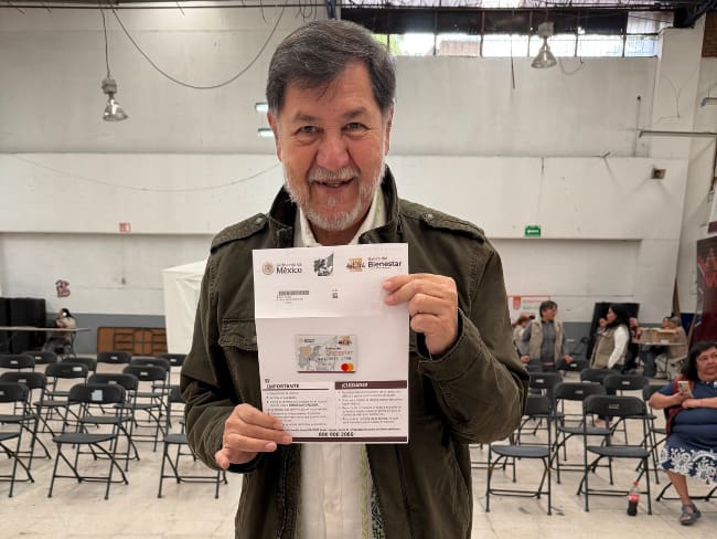 Con sueldo de senador, Noroña presume ser beneficiario de la Pensión del Bienestar para Adultos Mayores de 6 mil pesos