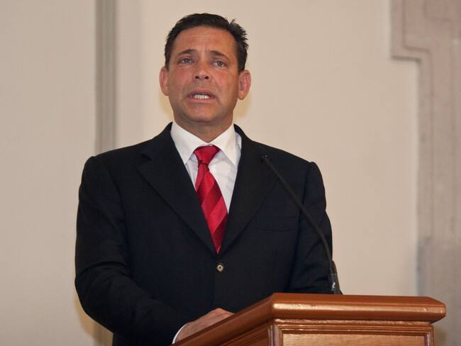 Eugenio Hernández sí tiene órdenes de arresto vigentes en EEUU: Arturo Ángel