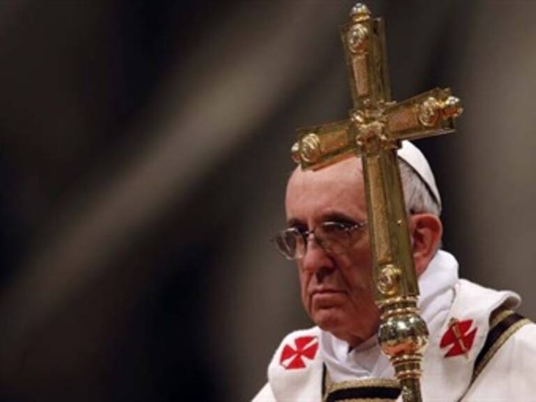 Preside Papa Francisco rito de Adoración de la Cruz en Viernes Santo