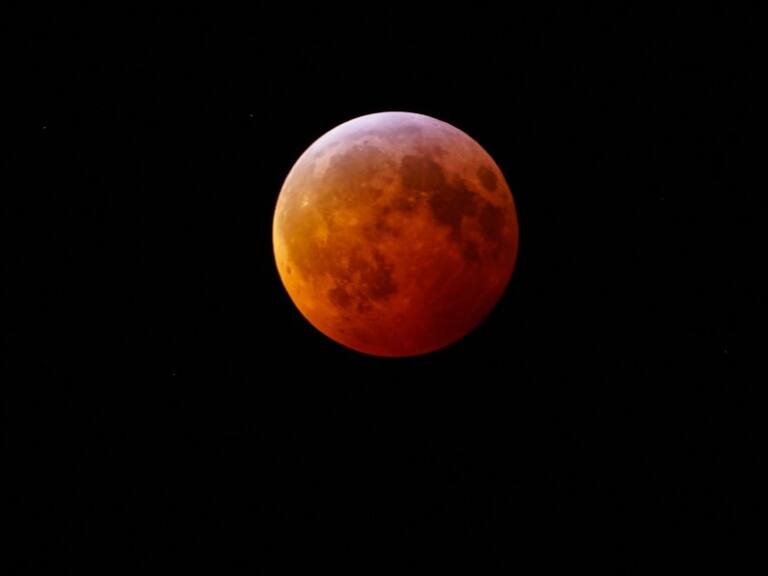 Este primer eclipse lunar del 2022 nos regaló una súper Luna de Sangre.
