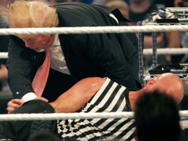 El día que Donald Trump fue puesto en ridículo en un evento de la WWE