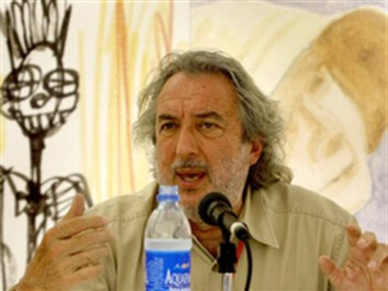 Mexicano obtiene Premio Real Academia Española 2010