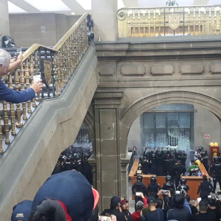 Detienen a nueve hombres por causar destrozos en Edificio de Gobierno de CDMX, tras concluir marcha del 8M