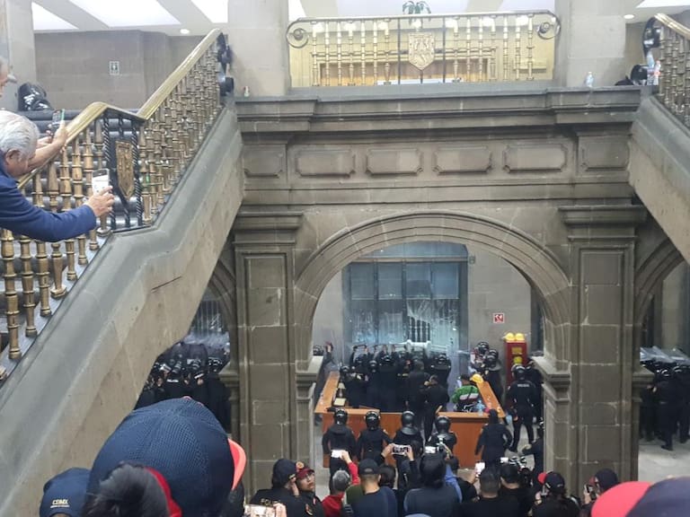 Detienen a nueve hombres por causar destrozos en Edificio de Gobierno de CDMX, tras concluir marcha del 8M