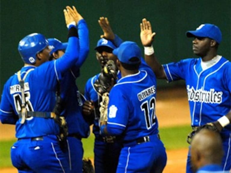 Industriales avanza a playoffs en béisbol cubano