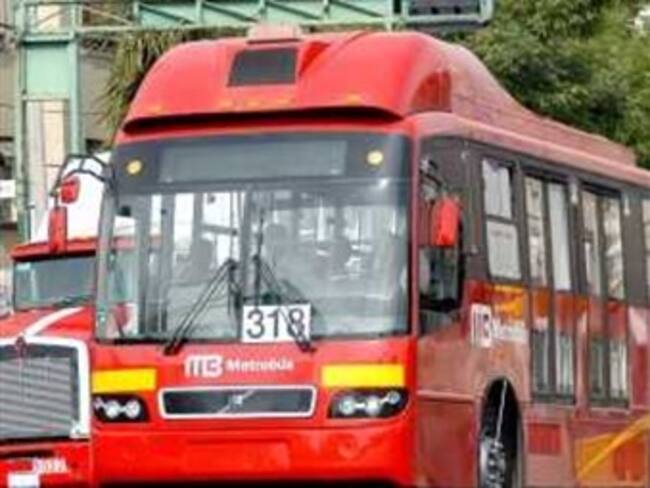 Colapsa marcha servicio de Línea 3 del Metrobús