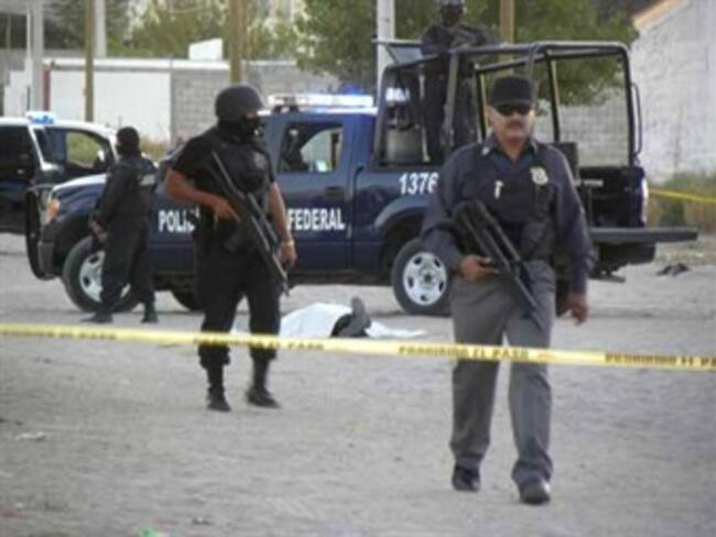 Ejecutan a dos policías municipales de Michoacán
