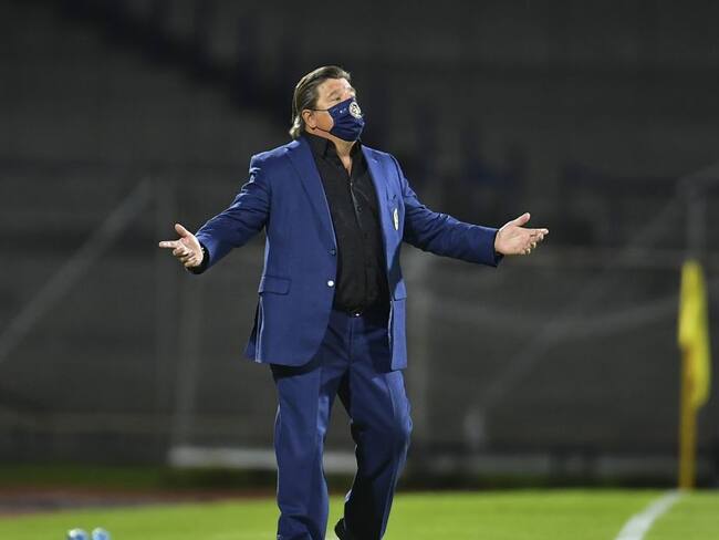 Miguel Herrera acusó al árbitro de burlarse de sus jugadores
