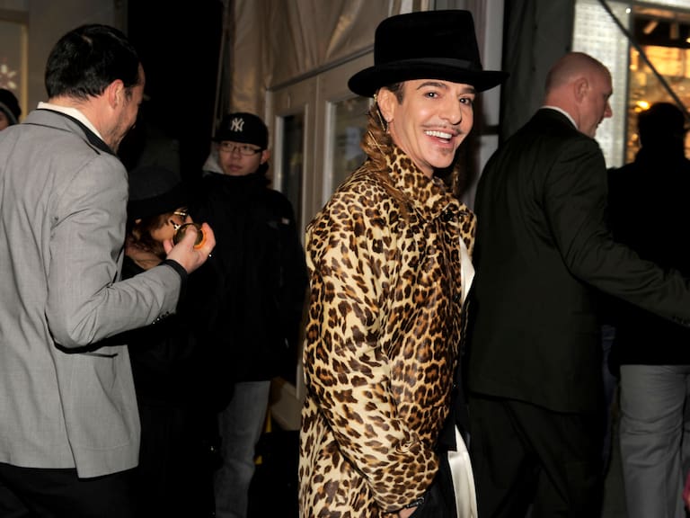 Mx - El Met cancela la exposición de John Galliano tras la polémica por sus comentarios racistas y antisemitas. (Photo by CLINT SPAULDING/Patrick McMullan via Getty Images)