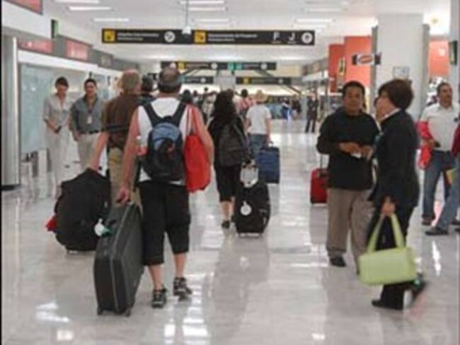 Aplican estrategia de prevención en AICM por AH1N1
