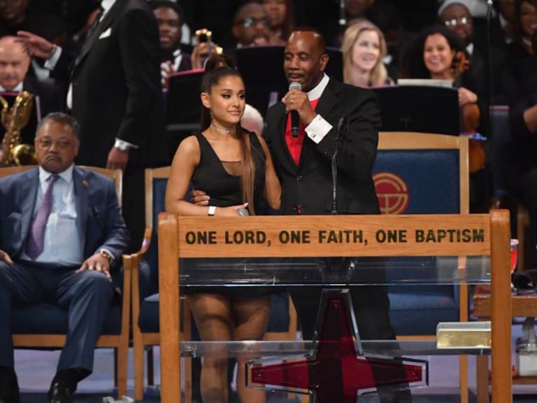 Obispo pide perdón a Ariana Grande por su comportamiento