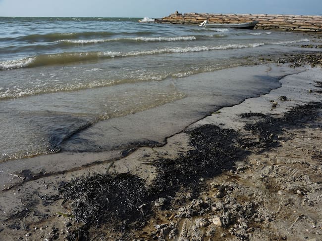Sheinbaum descarta afectaciones en playas por derrame y ordena revisión de fugas en Cantarell