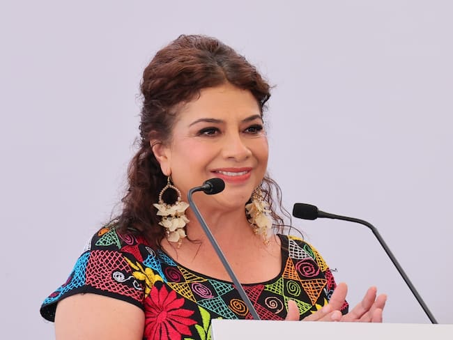 Encabeza Clara Brugada graduación de la Universidad de la Salud