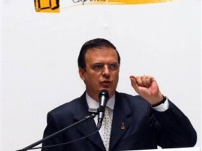Ebrard le responde a Calderón