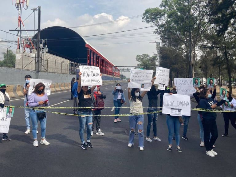 Familiares de joven desaparecida bloquean Calzada Zaragoza