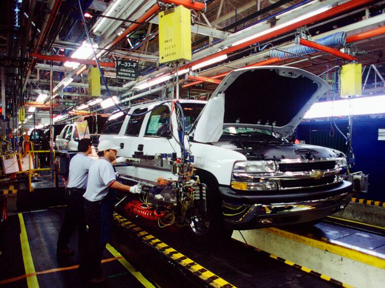 Entran en vigor aranceles del 25% a los autos