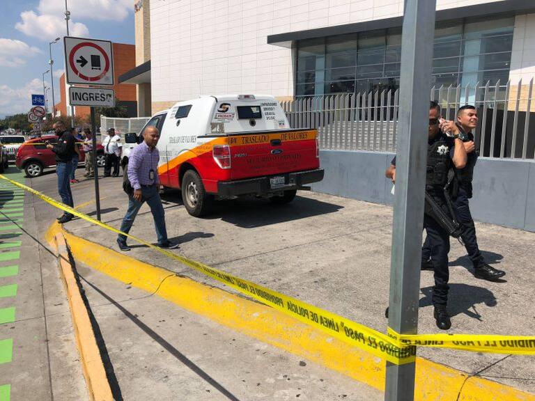 Roban dos mdp en asalto a camión blindado en Guadalajara