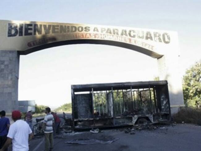 Permanecen bloqueos y disturbios contra autodefensas en Tierra Caliente, Michoacán