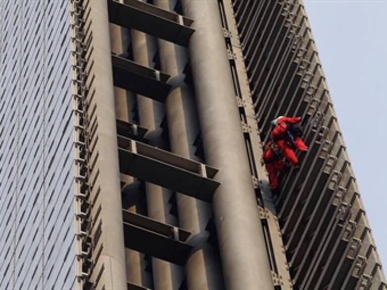 Realiza Greenpeace protesta en Estela de Luz