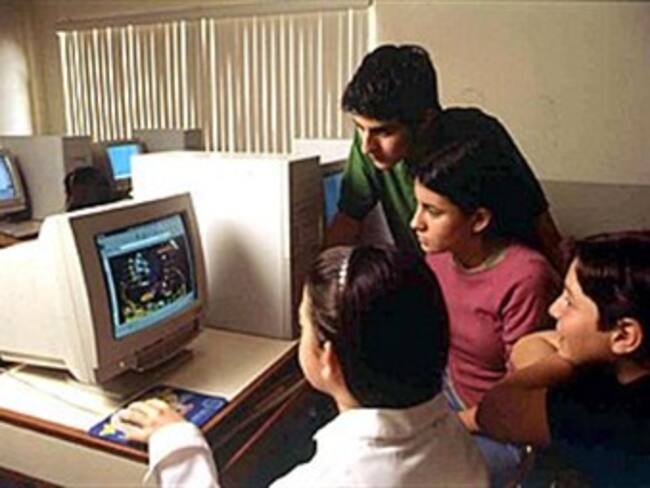 Crea niño sitio en internet que sólo da buenas noticias