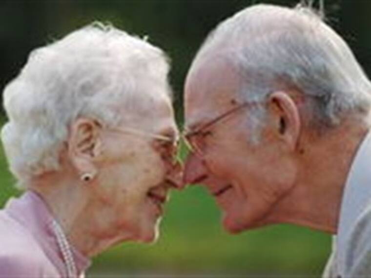 Dilema: Mis padres son adultos mayores, trabajo todo el día, ¿Sería buena opción llevarlos a un asilo?