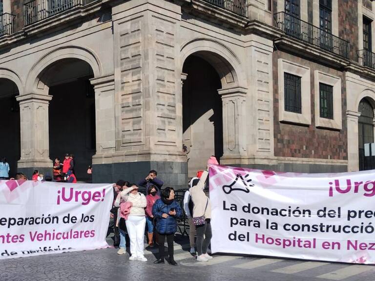 Habitantes de Neza se plantan frente a Palacio de Gobierno en Toluca