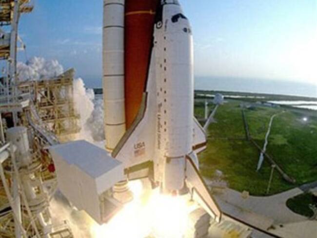 Realizan astronautas del Discovery segunda caminata espacial