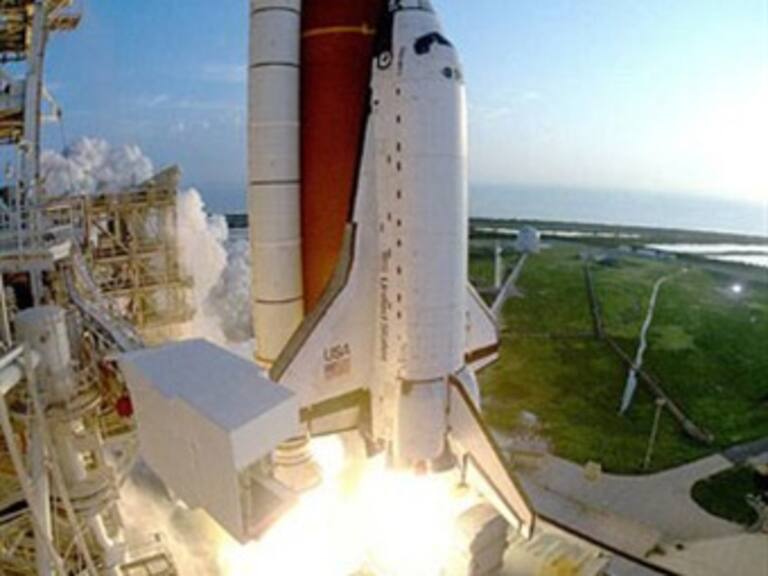 Realizan astronautas del Discovery segunda caminata espacial