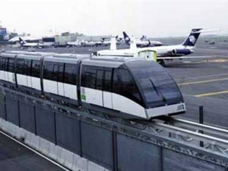 Continúa suspendido aerotren del AICM por accidente