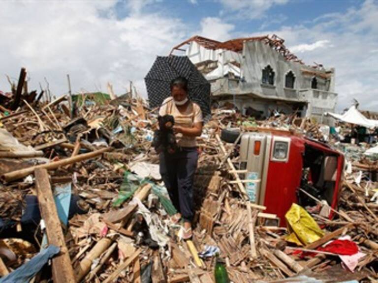 Llegan a cinco mil 719 los muertos por tifón en Filipinas