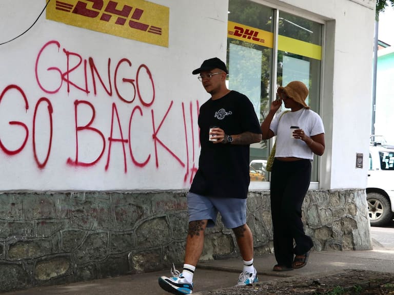 Las pintas en la capital de Oaxaca reflejan el reclamo por el aumento de precios y alquileres en la ciudad. FOTO: CAROLINA JIMÉNEZ/CUARTOSCURO.COM