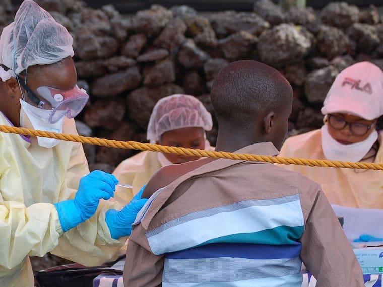 SOPITAS: El ébola se había convertido en la amenaza implacable en África