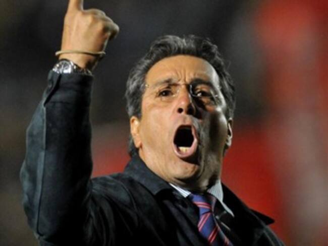 Piden aficionados de Cruz Azul a Tomás Boy y Carlos Hermosillo