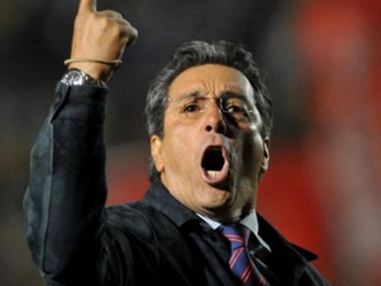 Piden aficionados de Cruz Azul a Tomás Boy y Carlos Hermosillo