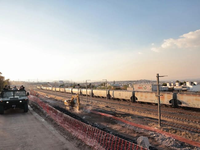 Supervisan Sheinbaum y SICT obras del Tren México–Querétaro; el avance es del 8%