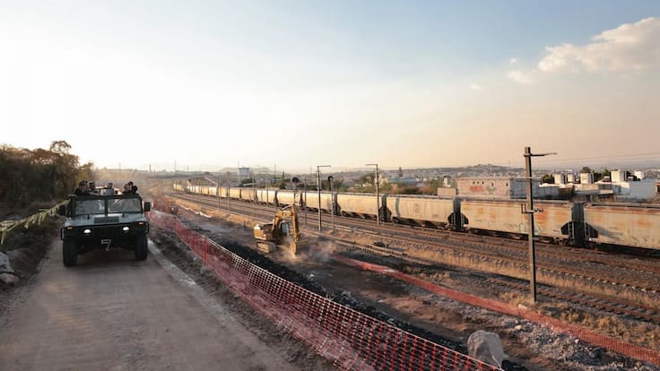 Supervisan Sheinbaum y SICT obras del Tren México–Querétaro; el avance es del 8%