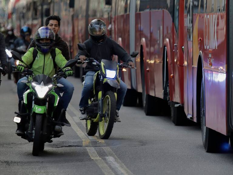 Invadir el carril del Metrobús podría costarte hasta 7 mil pesos en 2026. Getty Images