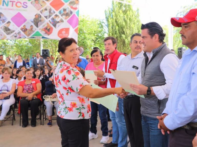 Gobierno de Jalisco entrega apoyo a secundaria foránea de Colotlán