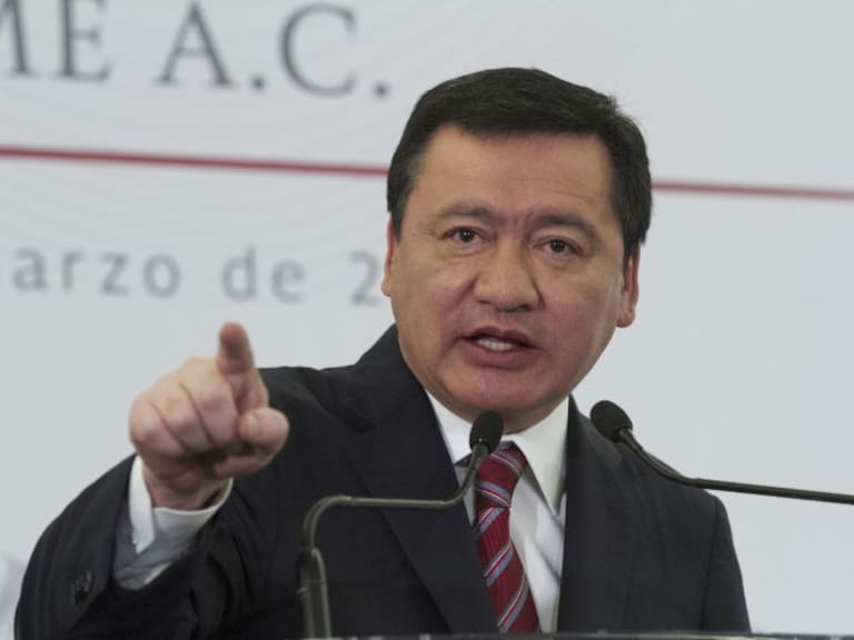 Osorio Chong anuncia su renuncia