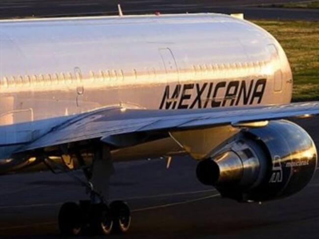 Emplazan sindicatos a definir situación de Mexicana