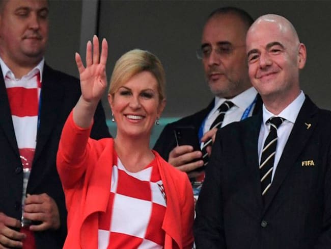 Presidenta de Croacia no goza de privilegios en el Mundial